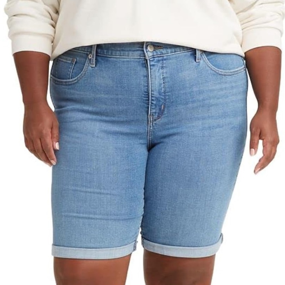 BRAND NEW Levi's Women's Bermuda Shorts